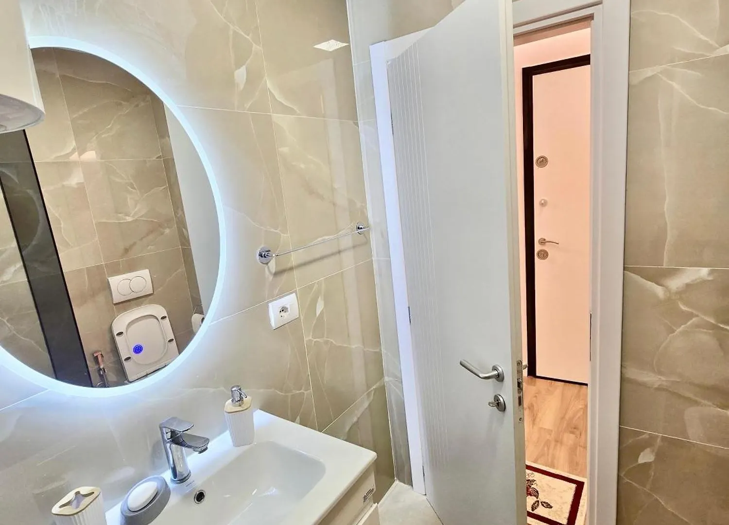 Kika Central Apartment Tirana